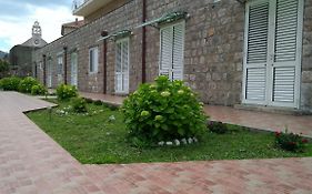 Guest House Eight Roses